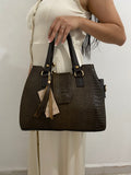 Bolsa Tote Café con modelo vista frontal
