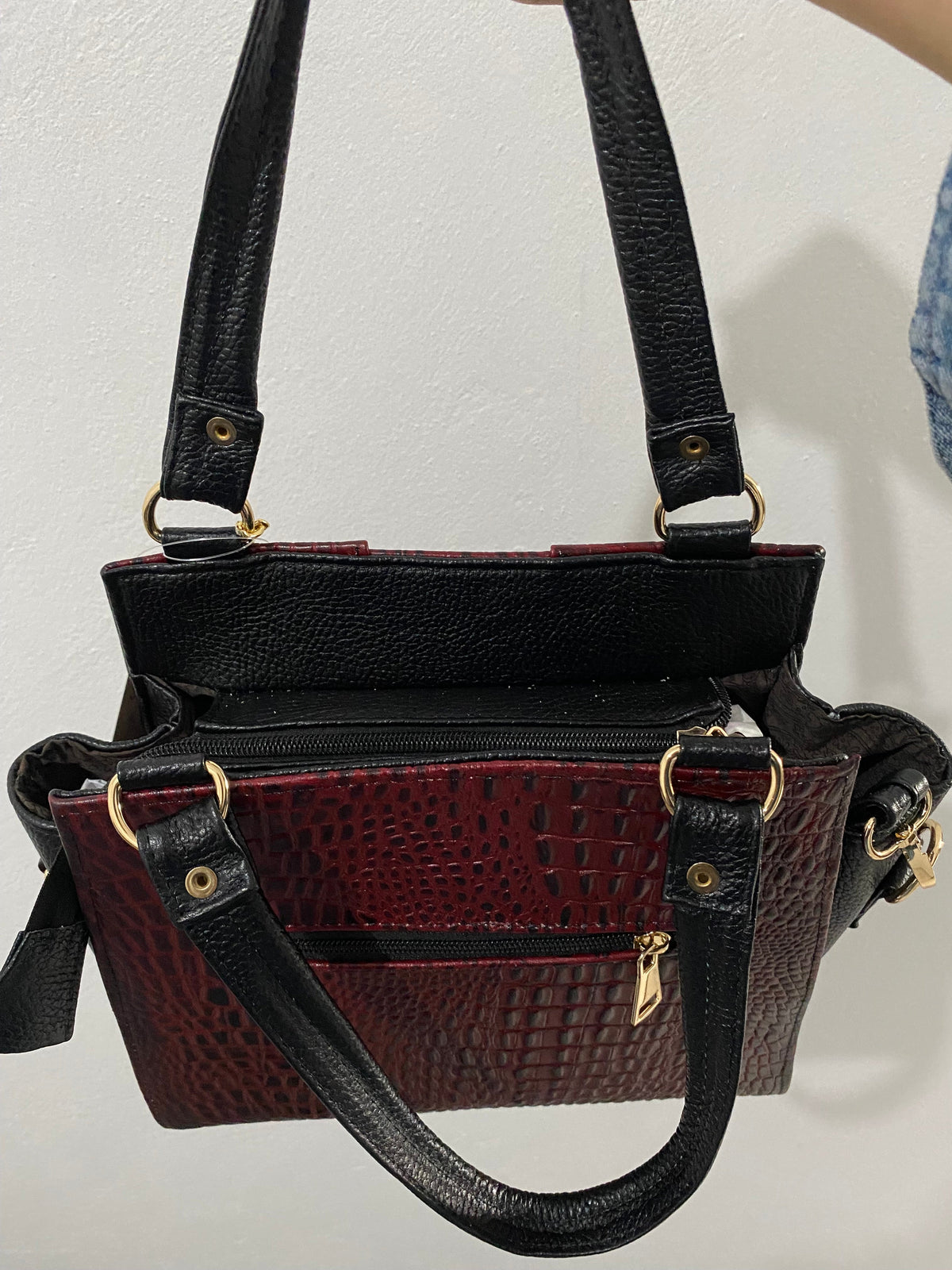 Tote Croc Vino Negro con Monedero vista interior amplio con cremallera dorada