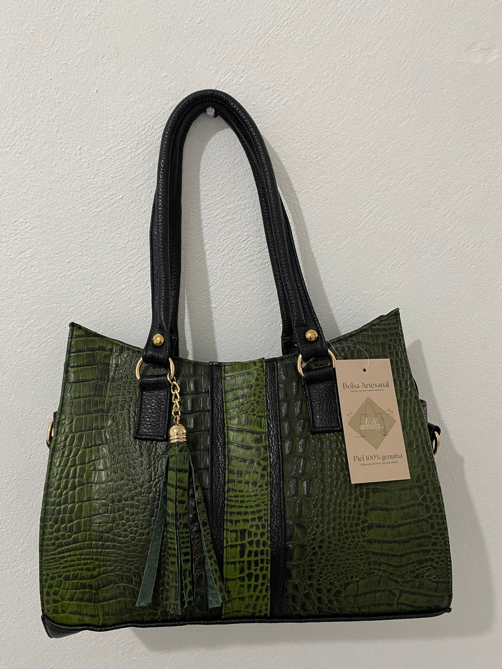 Bolsa Tote Croc Bicolor Verde Negro colgada vista frontal completa