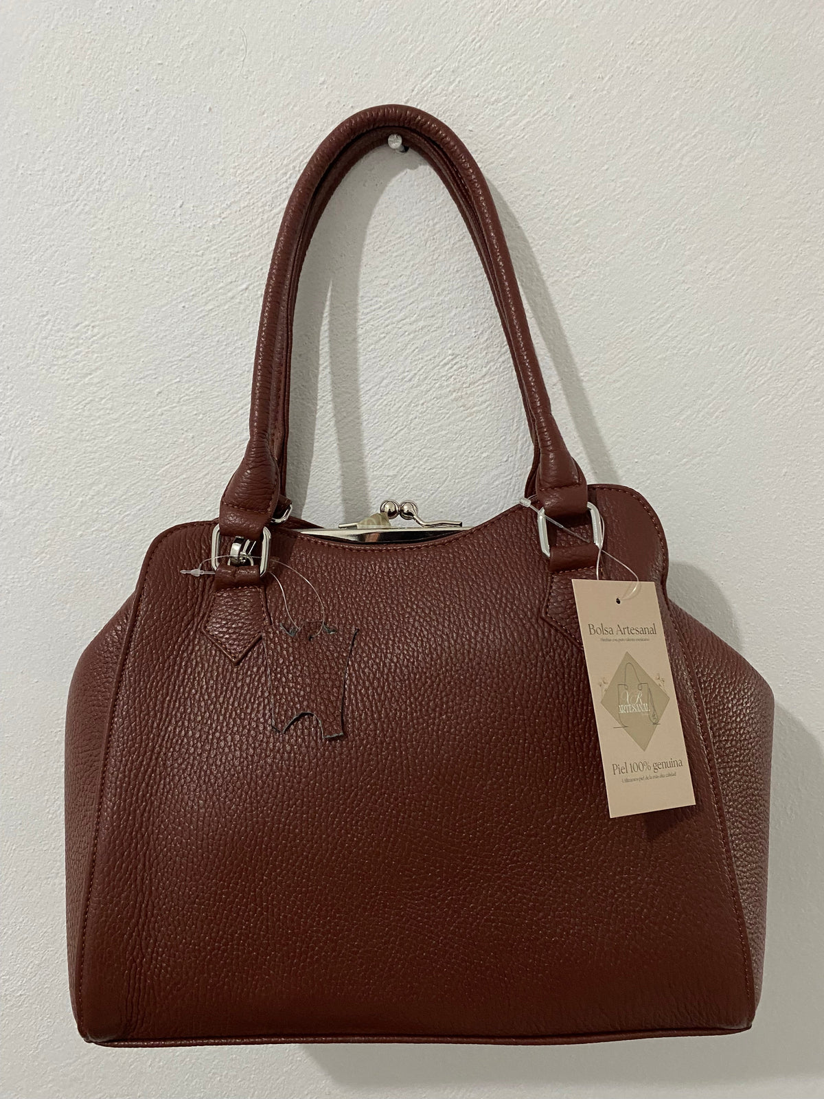 Handbag Retro Café Cognac Kiss Lock colgada vista frontal completa con etiqueta piel genuina
