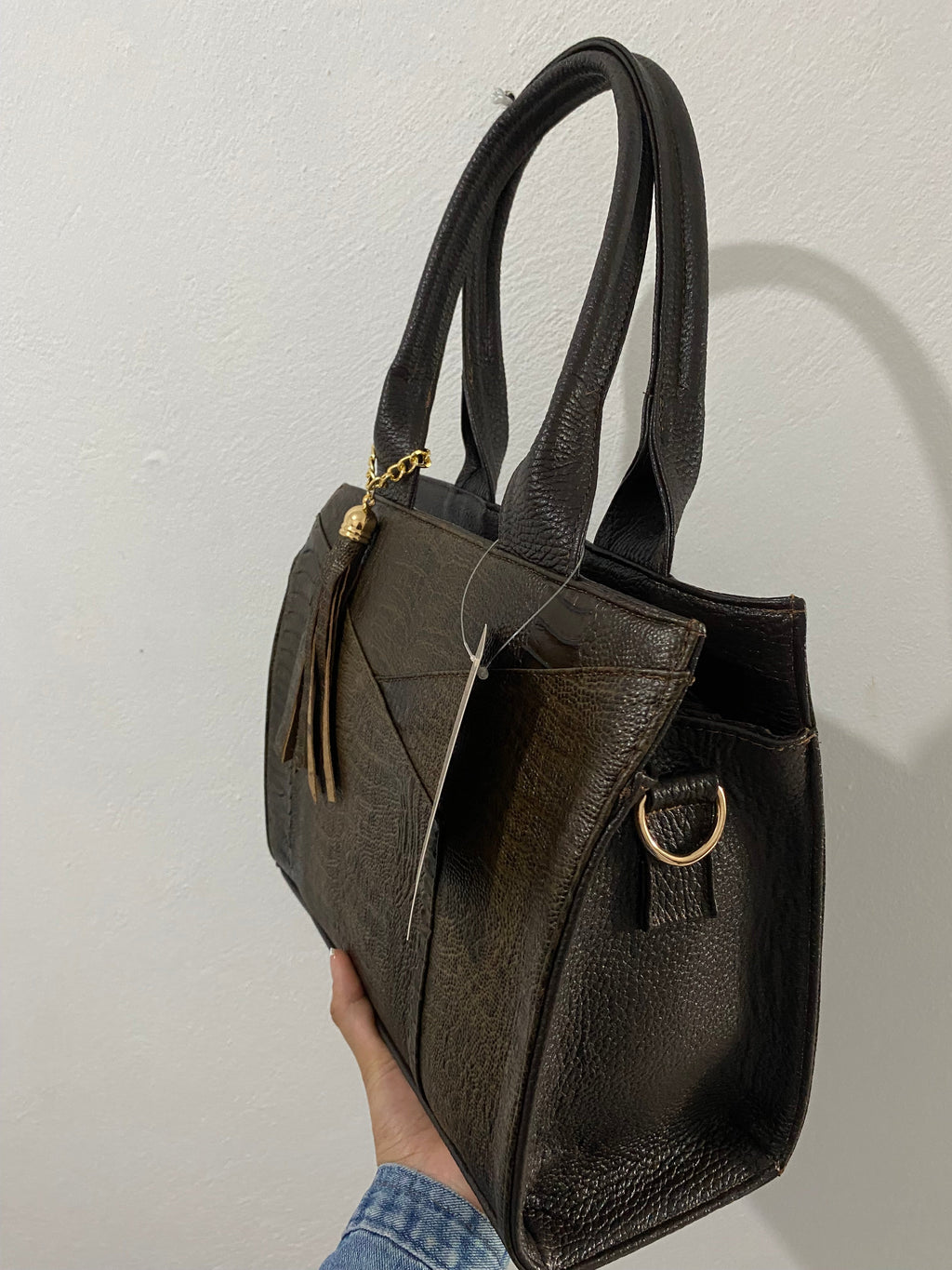 Bolsa Satchel Croc Khaki vista lateral con argolla dorada