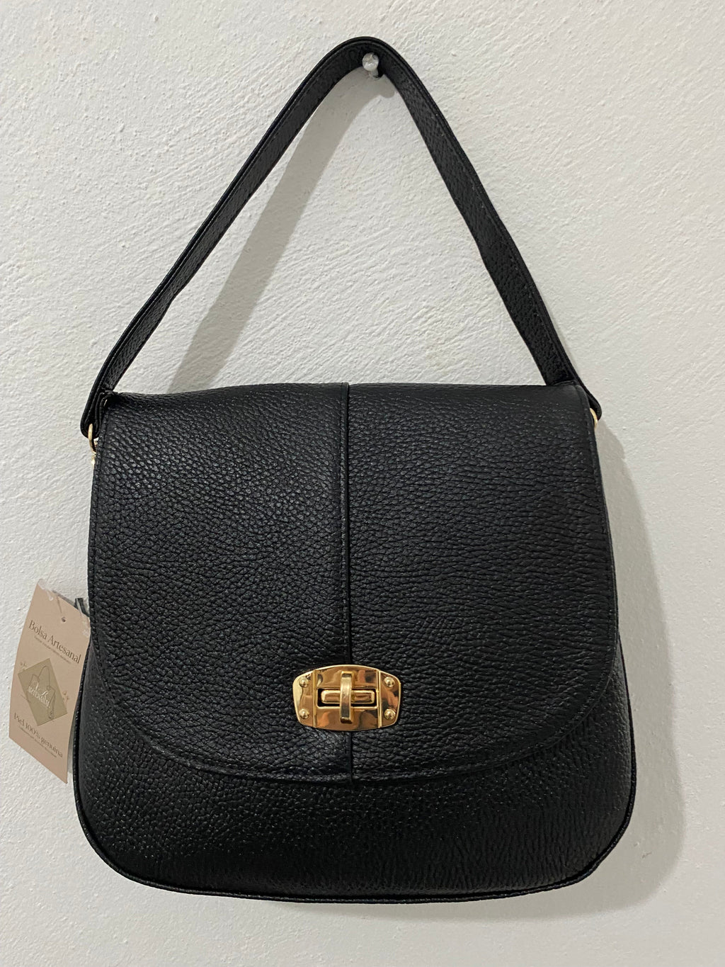 Bolsa Saddle Noir negra colgada vista frontal