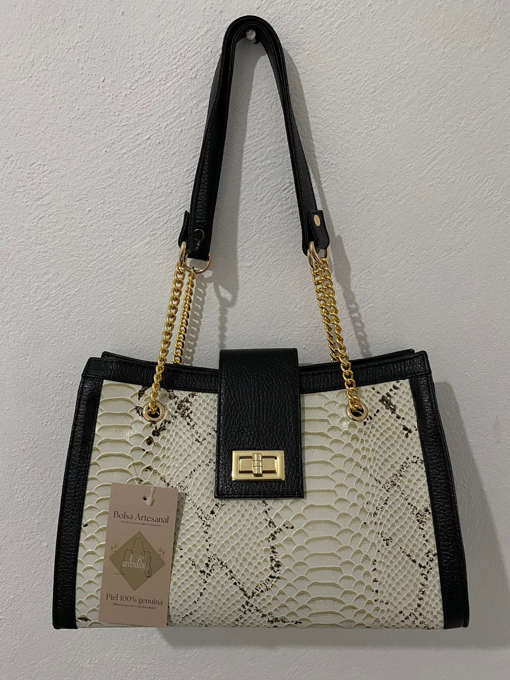 Bolsa Python Noir colgada vista frontal completa