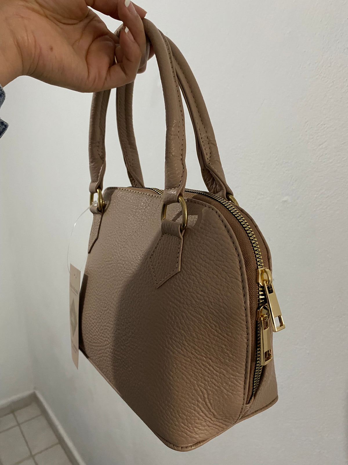 Mini Bolsa Dome Arena vista lateral con cremallera dorada