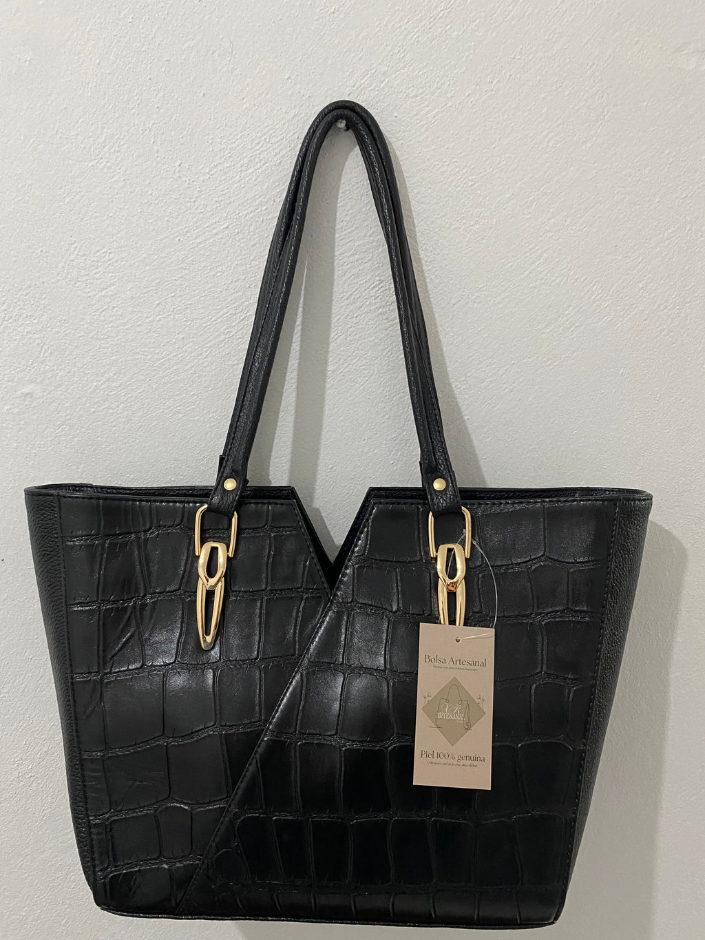 Bolsa Tote Croc Noir colgada vista frontal con etiqueta