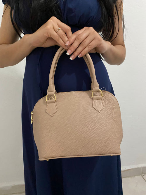 Mini Bolsa Dome Arena con modelo vista frontal completa