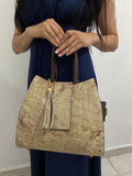 Bolsa Tote Lagarto Dorado con modelo vista frontal